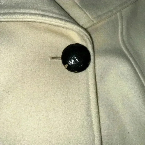 Guess Ivory and Black Coat - Picture 5 of 5